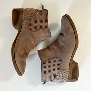 DV by Dolce Vita Women’s Ankle Booties